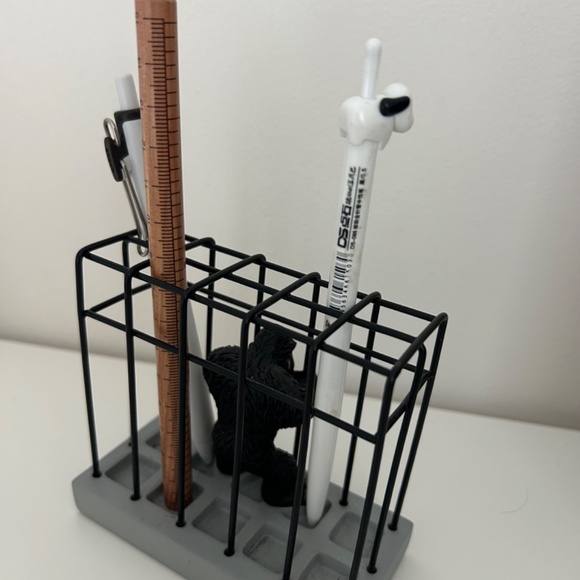 Gorilla pencil pen holder - Picture 3 of 4